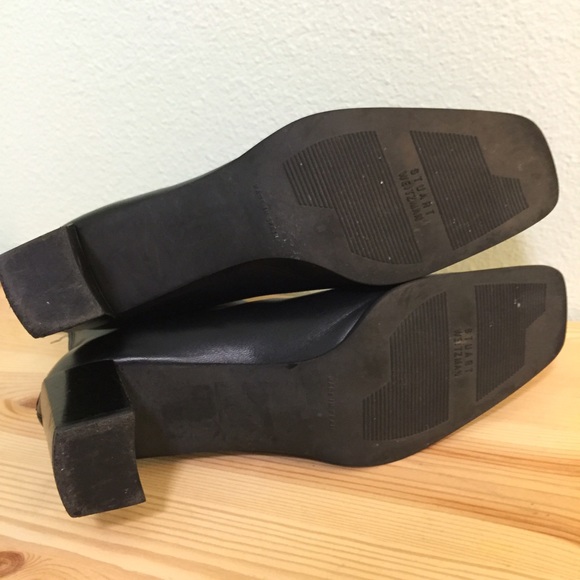 Stuart Weizmann ankle boot. Back zip - Picture 3 of 4