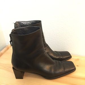 Stuart Weizmann ankle boot. Back zip