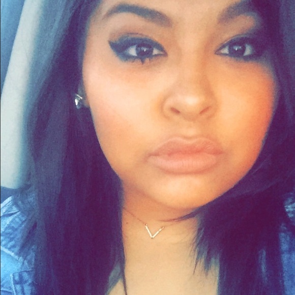 Meet your Posher, Ester - Picture 1 of 1