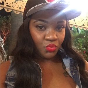 Meet your Posher, Alicia