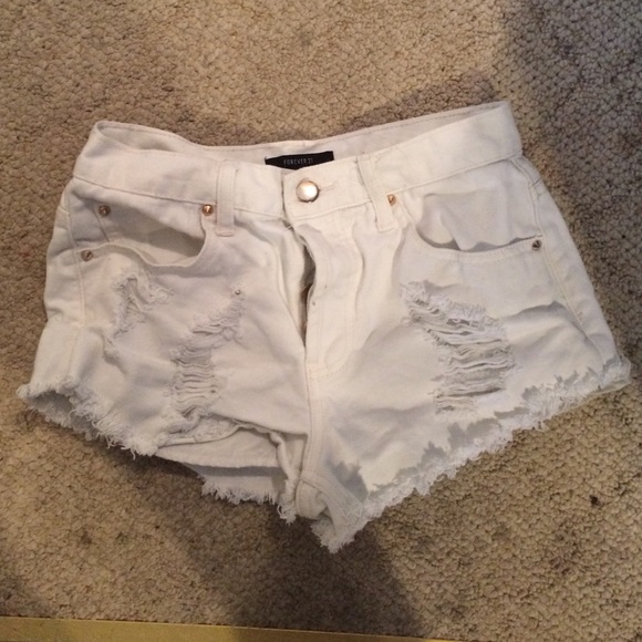 Cute white distress shorts