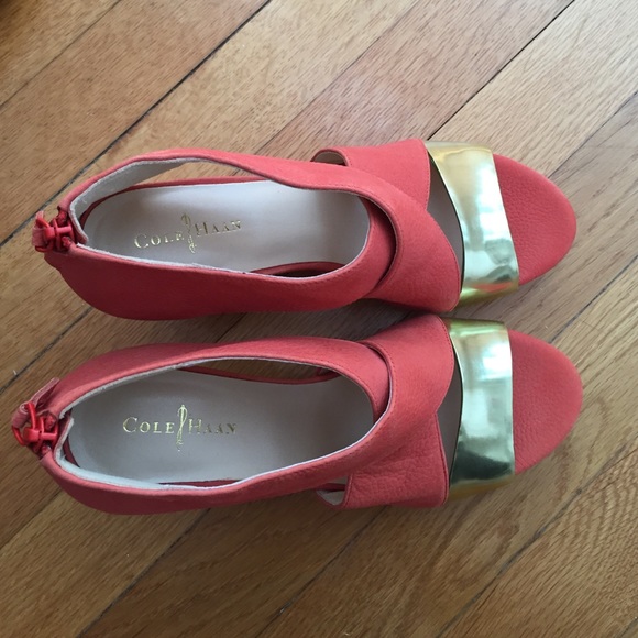 Cole Haan wedge size 6 - Picture 3 of 3