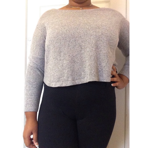 grey long sleeve crop top