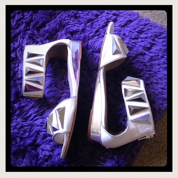 Sandals - Picture 3 of 3