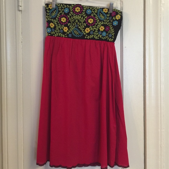 Embroidered strapless dress