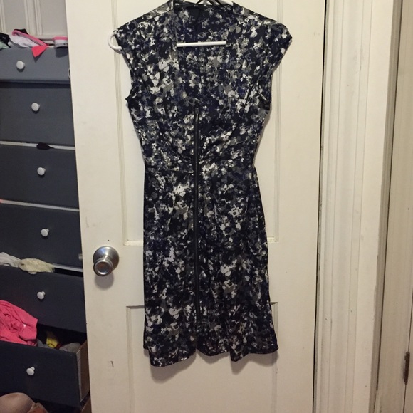 Patterned front zipper dress