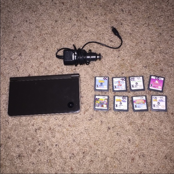 blackish/grey Nintindo DSI XL