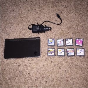 blackish/grey Nintindo DSI XL