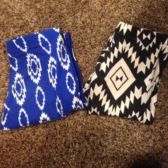 Two pairs of printed leggings
