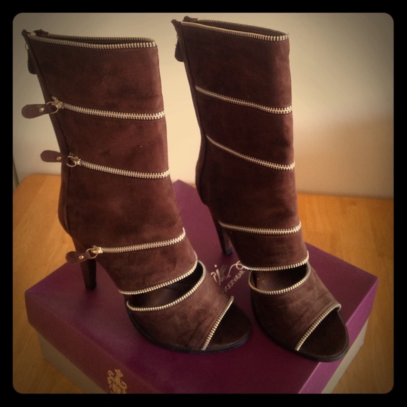 Open Toed, Suede Brown Zipper Heels