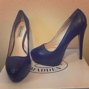 Steve Madden "Yasmin" pumps in black