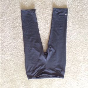 Gray Under Armour cropped leggings