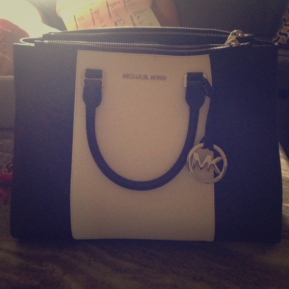 Michael Kors Handbags - Michael Kors handbang