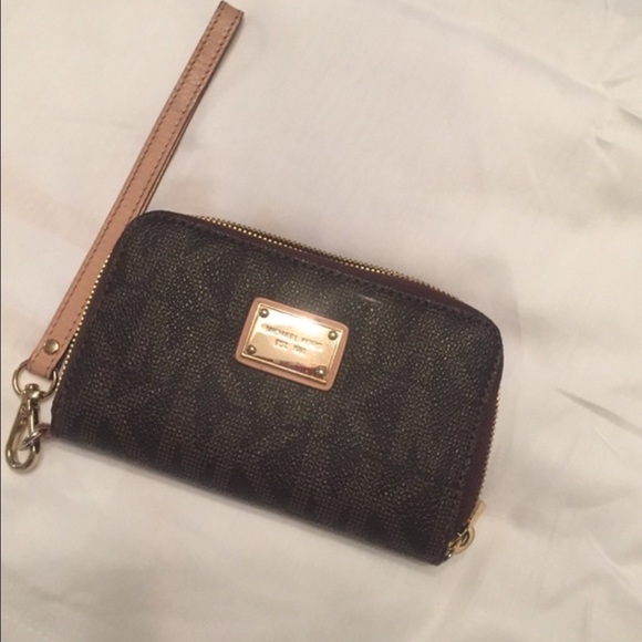 Michael Kors Cell Phone Wristlet