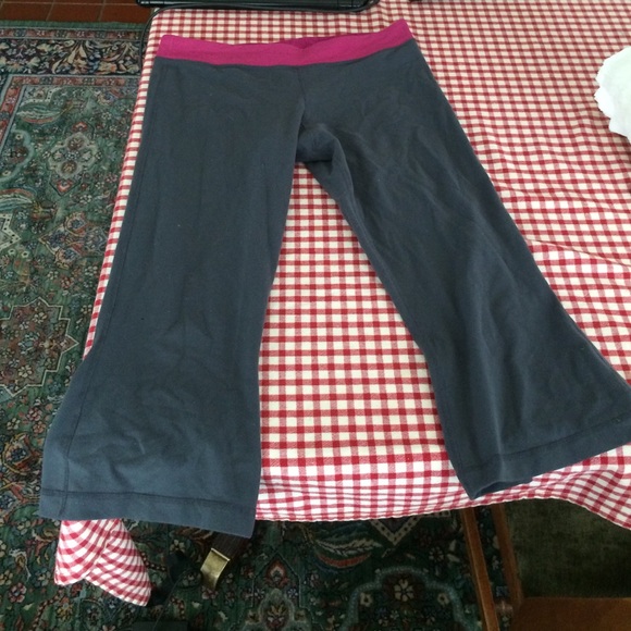 Pink and dark gray lululemons