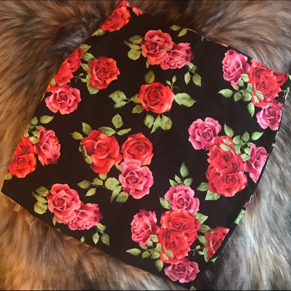 Forever 21 Rose Print Pencil Skirt - Picture 4 of 4