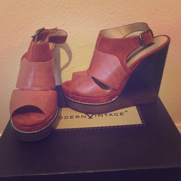 modern vintage suede/leather wedges