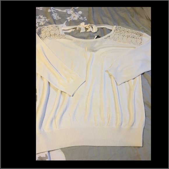 Last one🍁 Nude/bone tie top🍁 - Picture 3 of 4