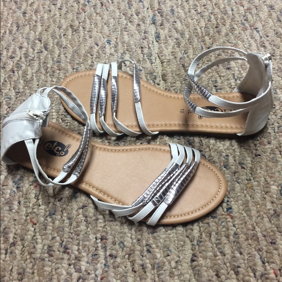 Rue 21 Flip Flops - Picture 1 of 3
