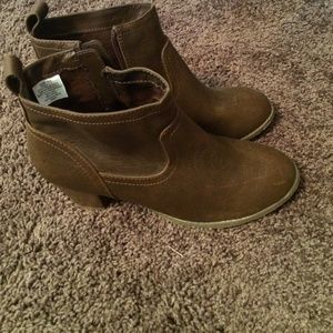 Women's size 8 zip ankle booties