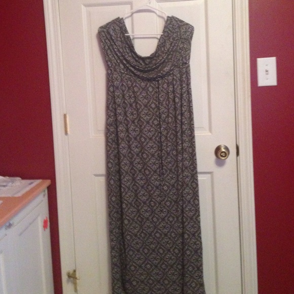 Black and white print maxi dress