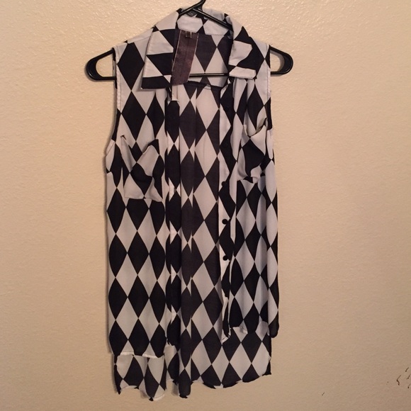 checkered black and white sheet top - Picture 1 of 1