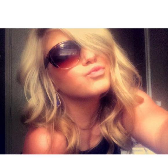 Meet your Posher, Cobi