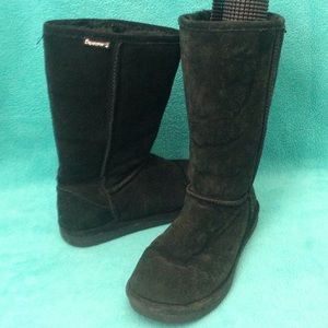 BEARPAW black winter snuggle boots :)