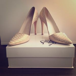 Alice+Olivia snake print pumps