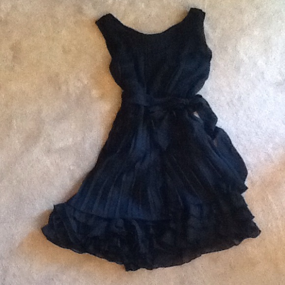 Forever 21 chiffon pleat front layered dress - Picture 2 of 5