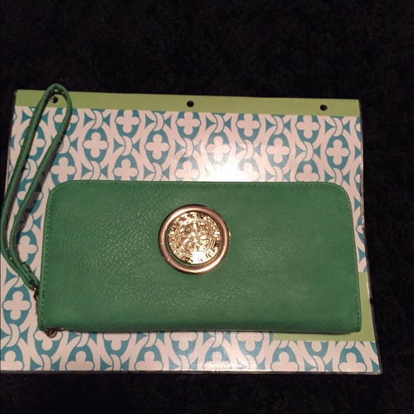 Light green clutch/wristlet