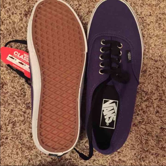 VANS - Picture 2 of 3