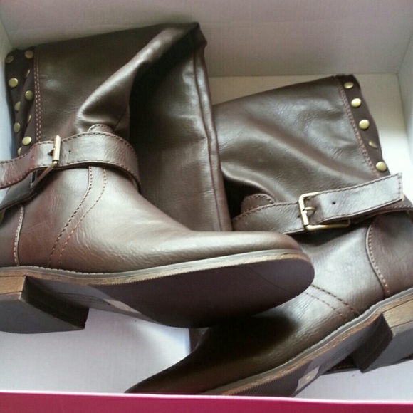 Boots - Picture 3 of 3