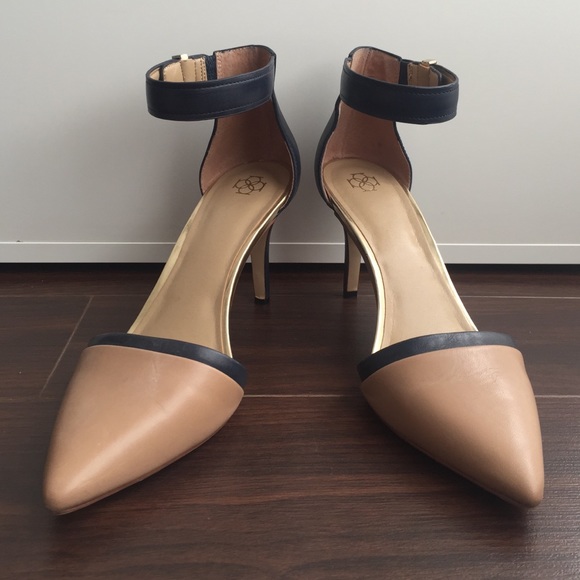 Banana Republic ankle strap 2in heel shoes