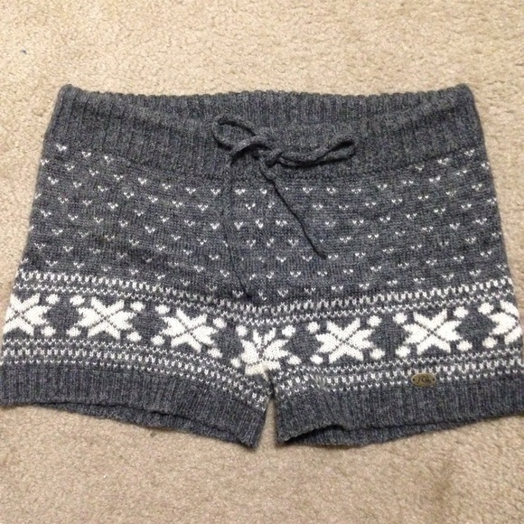 Soft cozy pajama shorts from quiksilver!❄️