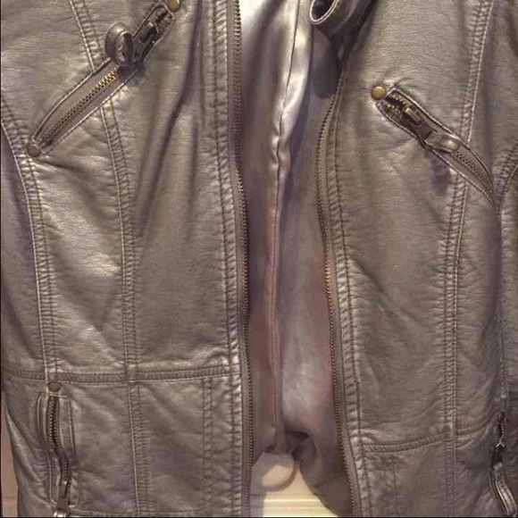Silver Jacket - Picture 2 of 3