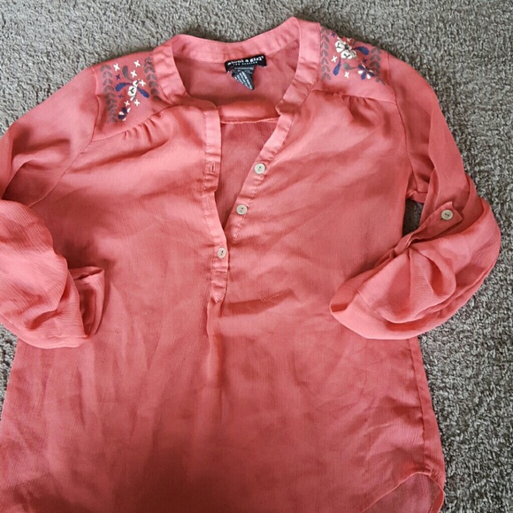 Cute coral 100% polyester shirt with floral accent