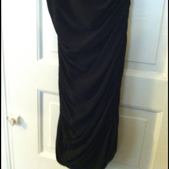 Black one shoulder short rouched dress. - Picture 3 of 3