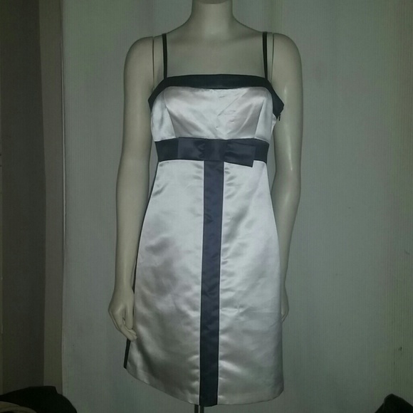 BCBG size 6 satin dress off white and black