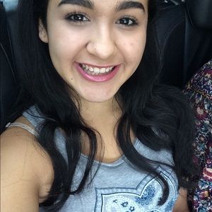 Meet your Posher, Carla