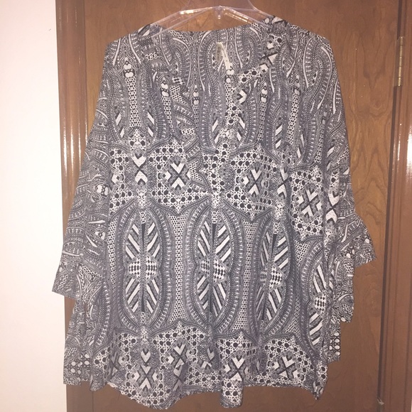 Black & white patterned top