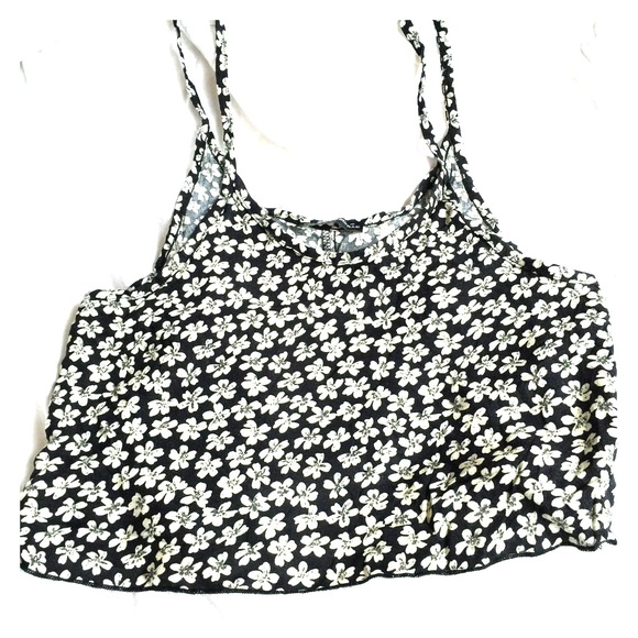 Brandy Melville Megan Crop top - Picture 1 of 3