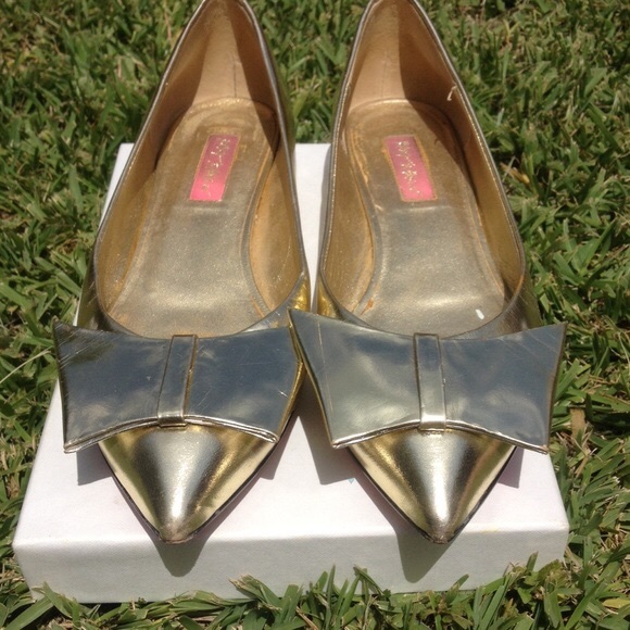 Betsy Johnnson gold bow flats