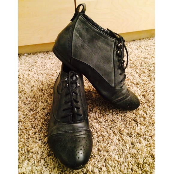 Forever 21 Two Toned Gray Flat Ankle Boots