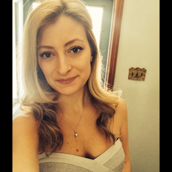 Meet your Posher, Alyssa - Picture 2 of 2