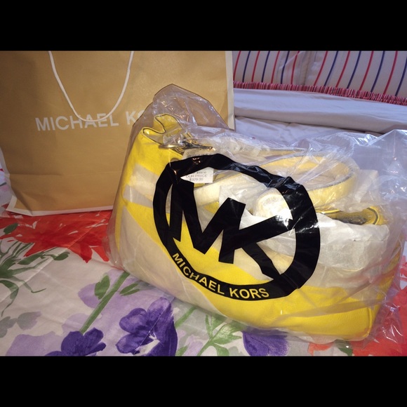 ♨️SOLD♨️Auth Nwt Michael Kors Bag - Picture 2 of 4