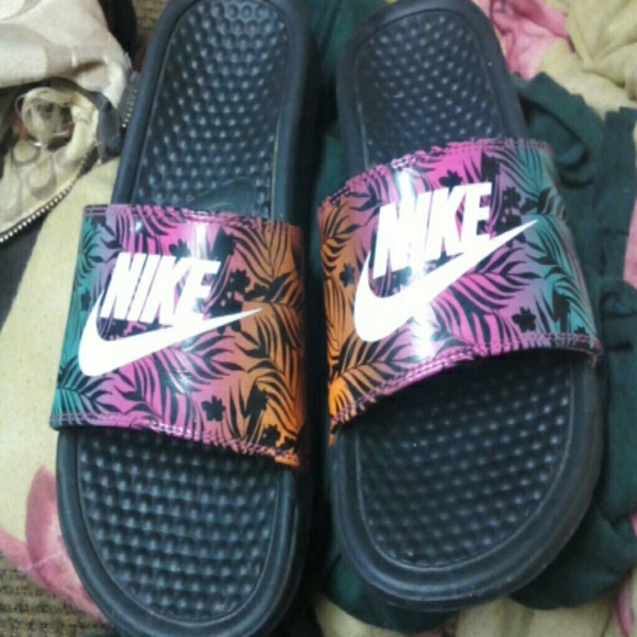 nike flip-flops