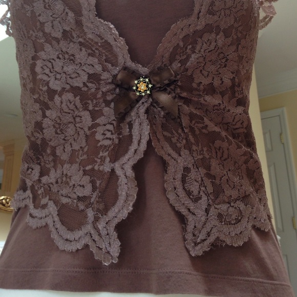 Lace taupe top - Picture 2 of 4