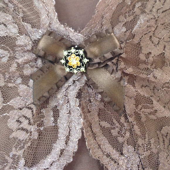 Lace taupe top - Picture 4 of 4