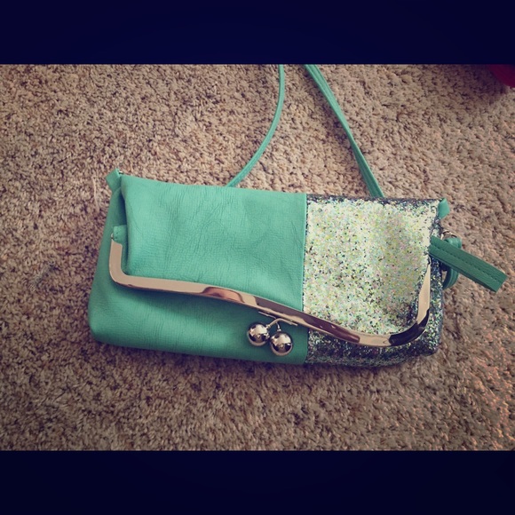 Jessica Simpson mint clutch